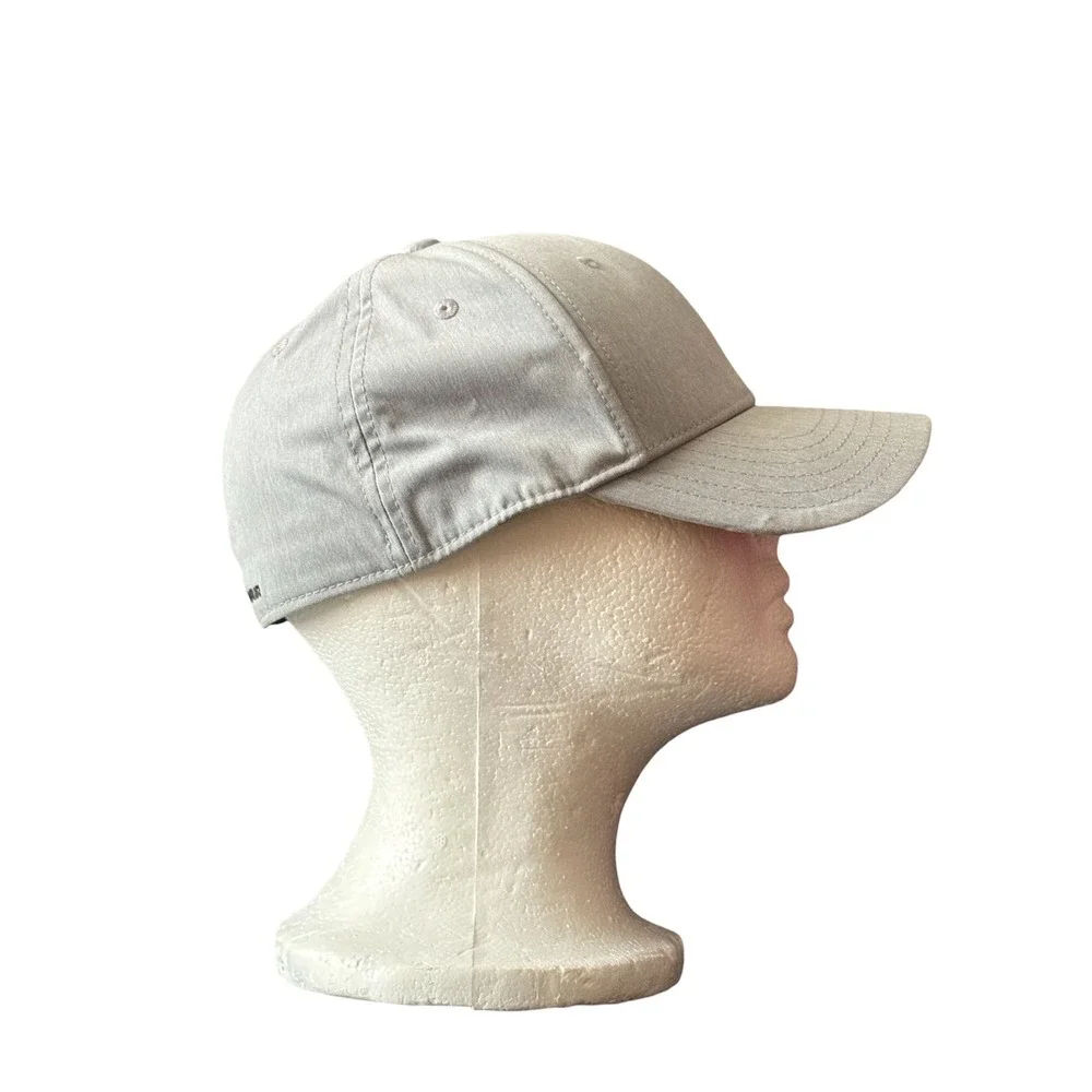Under Armour Youth S/M Fitted Baseball Cap Gray Black Logo‎ Hat